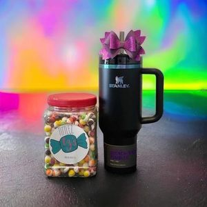 Black chroma 40 ounce Stanley, tub of freeze dried skittles 20oz